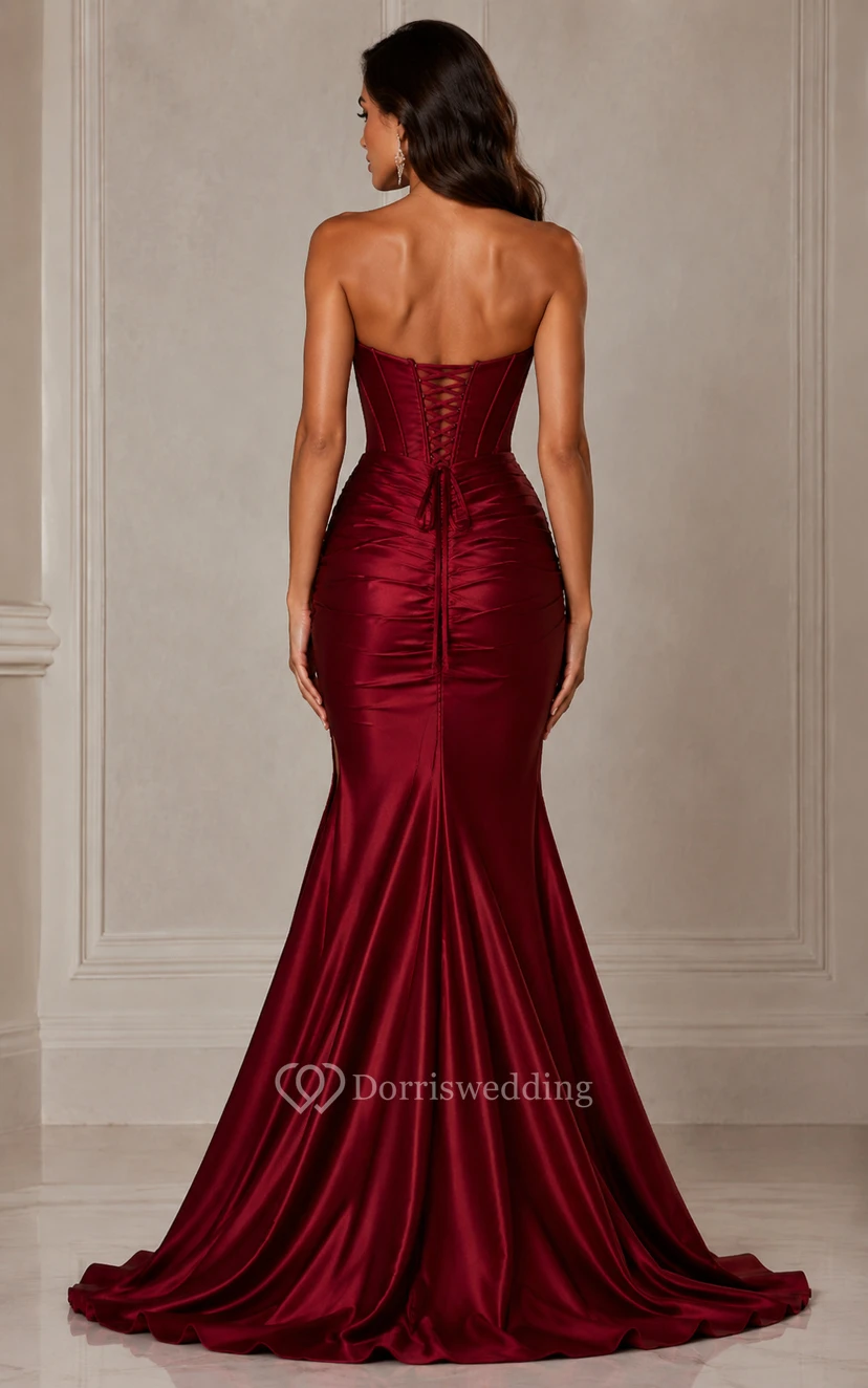 Dunkelrotes Meerjungfrauen-Abendkleid aus Satin mit herzförmigem Korsett-Oberteil und Schlitz view 2