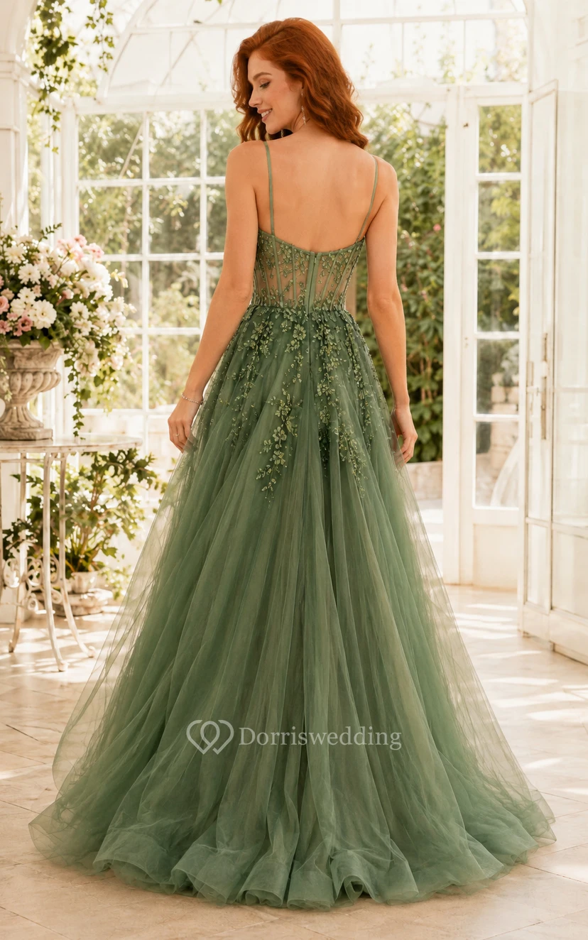 Robe de bal trapèze en tulle sauge avec applications florales et fente, idéale pour les soirées de bal et les réceptions formelles. view 2