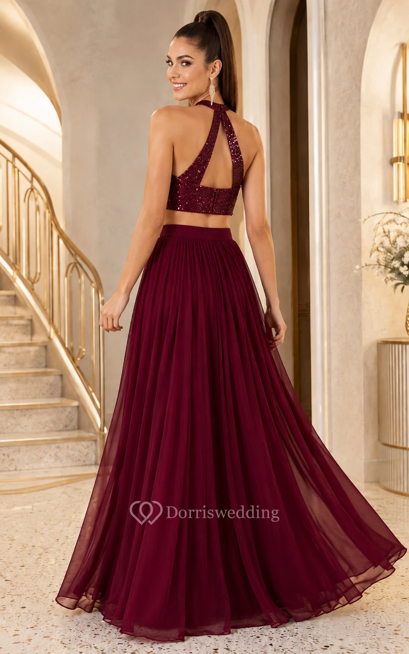 Robe de soirée deux pièces bordeaux en mousseline, coupe trapèze, dos nu, avec haut court orné de perles view 2