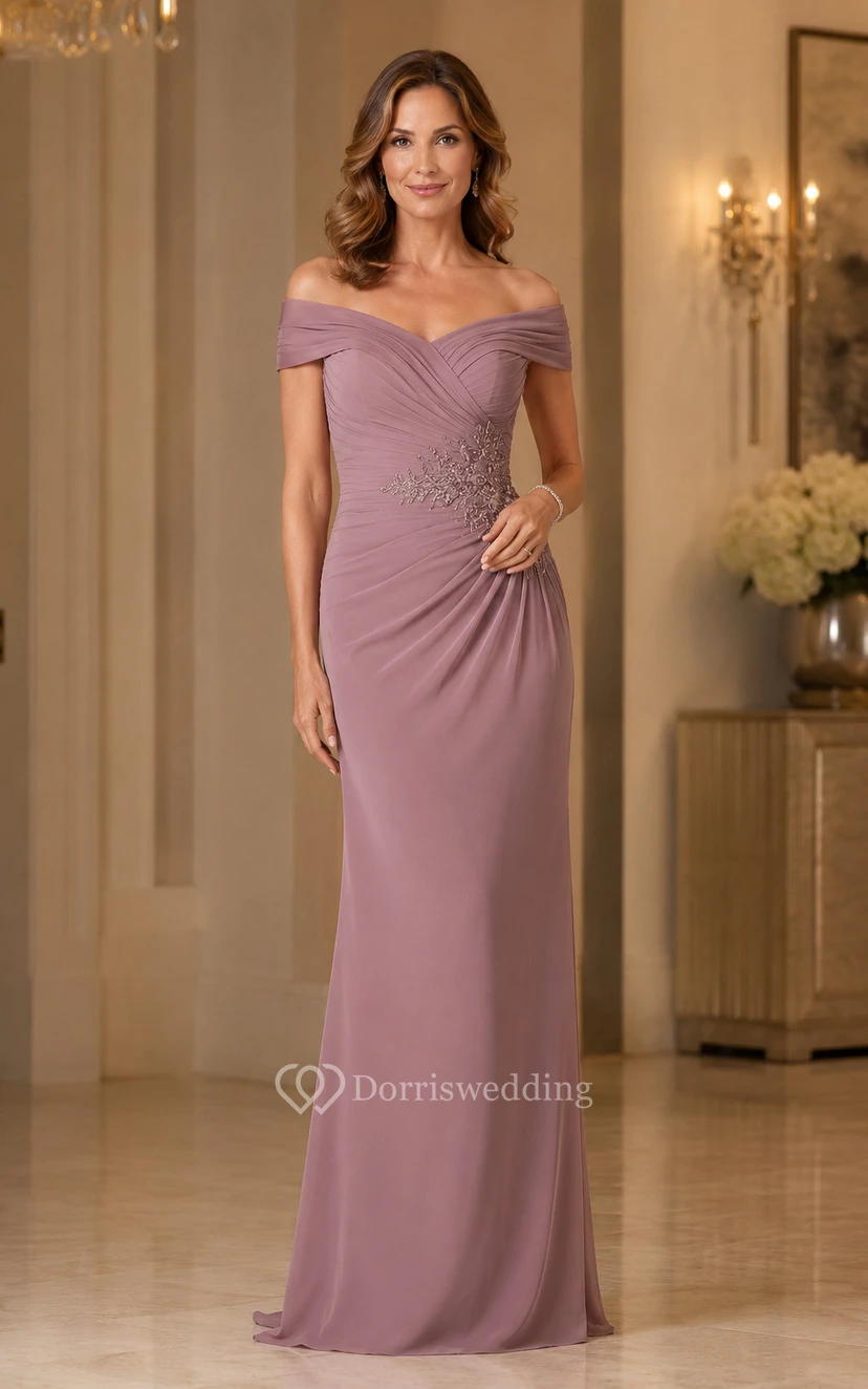 Robe fourreau mauve à épaules dénudées, corsage froncé et taille drapée