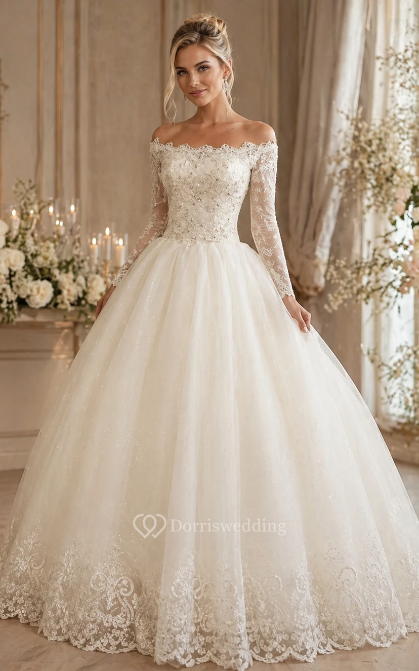 Precioso vestido de novia de princesa de encaje con mangas cortas y apliques.