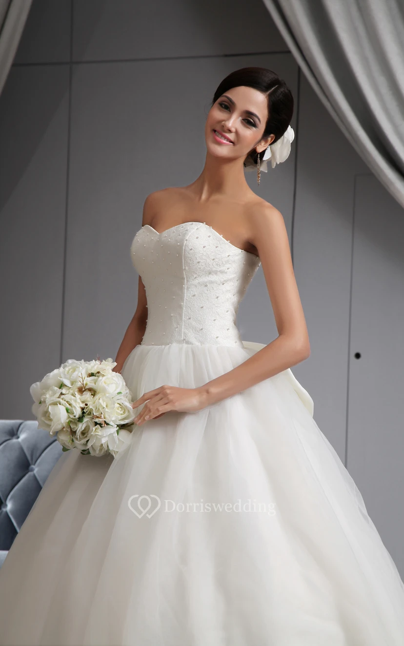 Sweetheart A-Line Ball Gown With Corset-Back and Bow view 3