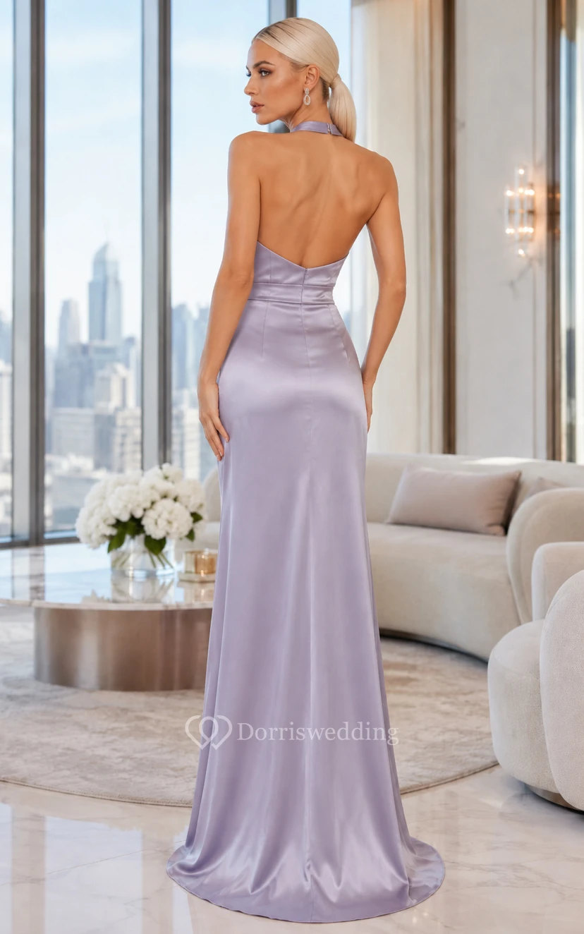 Robe de demoiselle d'honneur grande taille en satin lavande, col montant et taille drapée, coupe fourreau dos nu. view 2