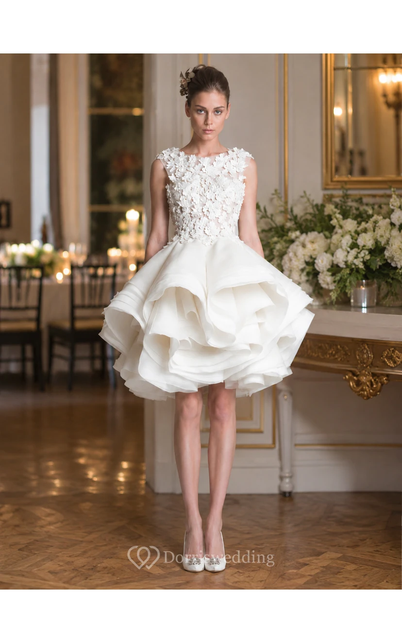 Elfenbeinfarbenes Brautkleid mit Schmuckkragen, floralen Applikationen und asymmetrischem Saum view 9