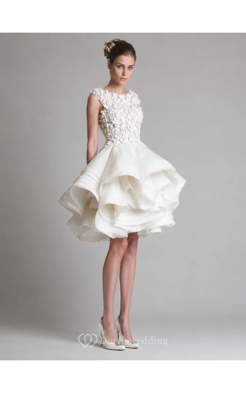 Elfenbeinfarbenes Brautkleid mit Schmuckkragen, floralen Applikationen und asymmetrischem Saum view 3