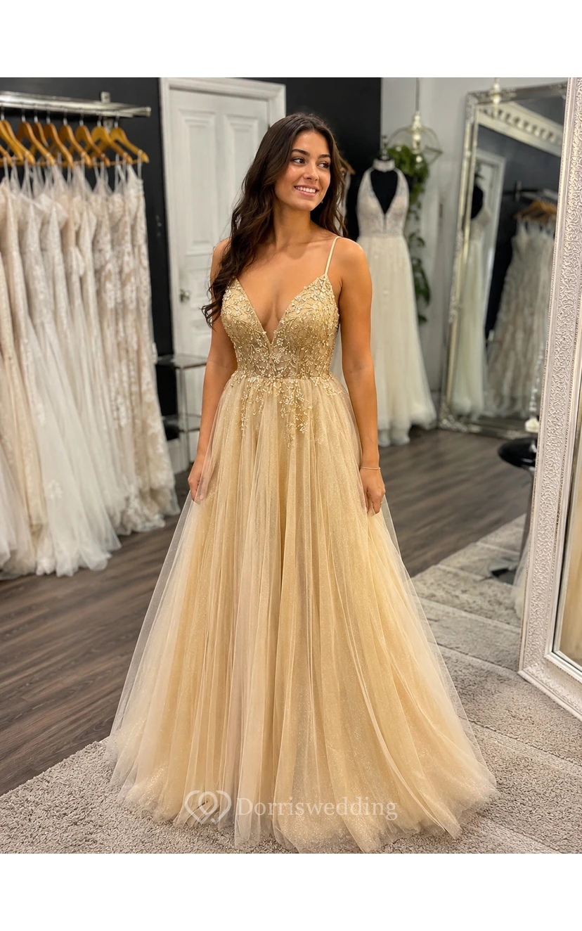 Robe de bal décontractée à bretelles spaghetti, coupe empire, en tulle plissé et haut orné de perles view 8